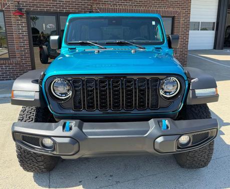 Bikini Pearl Coat 2024 Jeep Wrangler 4xe Willys