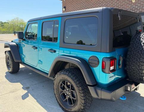 Bikini Pearl Coat 2024 Jeep Wrangler 4xe Willys