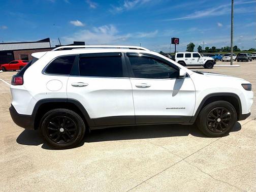 Bright White Clearcoat 2019 Jeep Cherokee Latitude