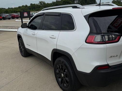 Bright White Clearcoat 2019 Jeep Cherokee Latitude