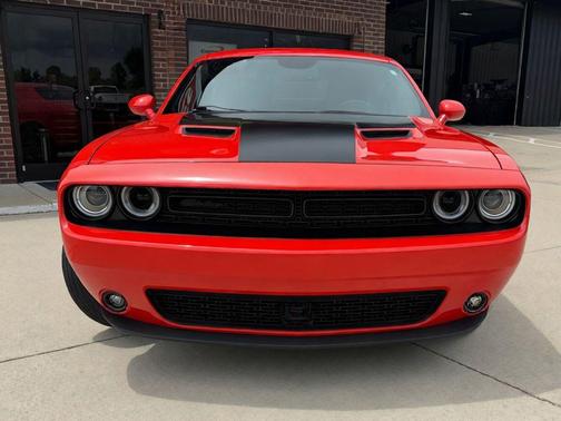 Go Mango 2023 Dodge Challenger SXT