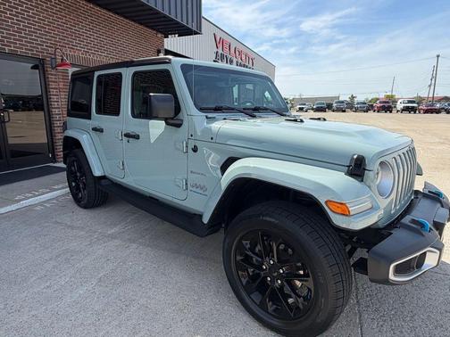 Earl Clearcoat 2023 Jeep Wrangler 4xe Sahara
