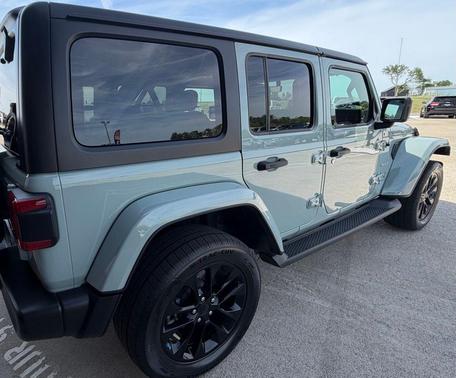 Earl Clearcoat 2023 Jeep Wrangler 4xe Sahara