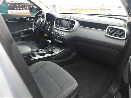 2019 Kia Sorento S