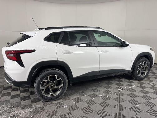 Summit White 2026 Chevrolet Trax LT