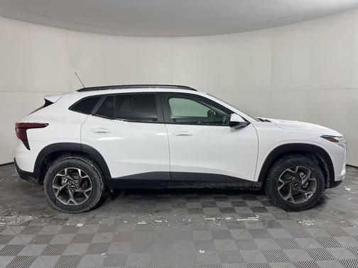 Summit White 2026 Chevrolet Trax LT