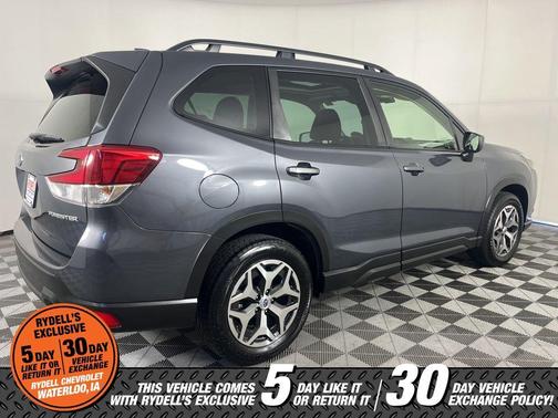 Magnetite Gray Metallic 2023 Subaru Forester Premium
