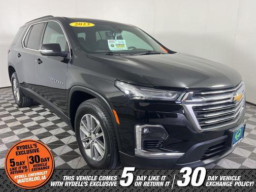 Mosaic Black Metallic 2023 Chevrolet Traverse LT Cloth