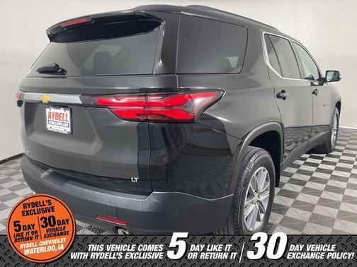 Mosaic Black Metallic 2023 Chevrolet Traverse LT Cloth