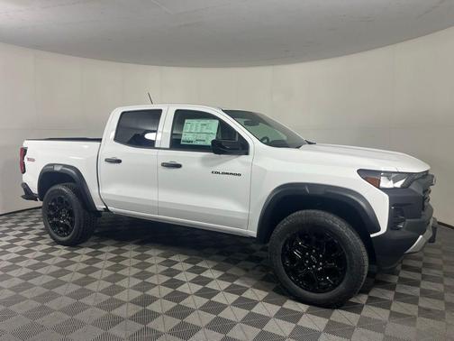 Summit White 2026 Chevrolet Colorado Trail Boss