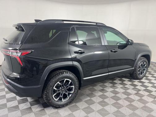 Mosaic Black Metallic 2026 Chevrolet Equinox ACTIV