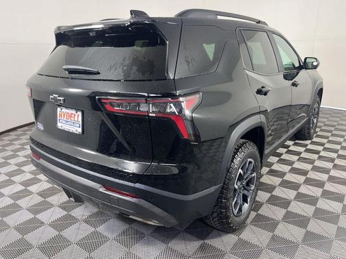 Mosaic Black Metallic 2026 Chevrolet Equinox ACTIV