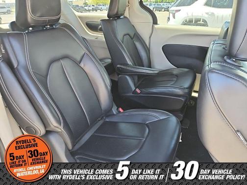 Bright White Clearcoat 2023 Chrysler Pacifica Hybrid Touring L