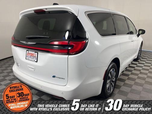 Bright White Clearcoat 2023 Chrysler Pacifica Hybrid Touring L