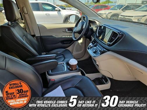 Bright White Clearcoat 2023 Chrysler Pacifica Hybrid Touring L