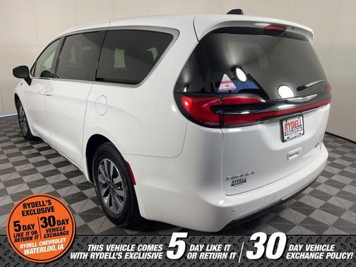 Bright White Clearcoat 2023 Chrysler Pacifica Hybrid Touring L