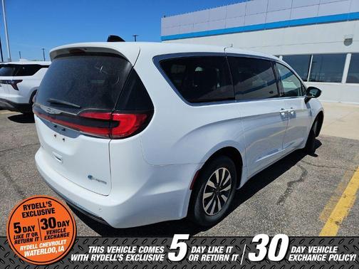 Bright White Clearcoat 2023 Chrysler Pacifica Hybrid Touring L
