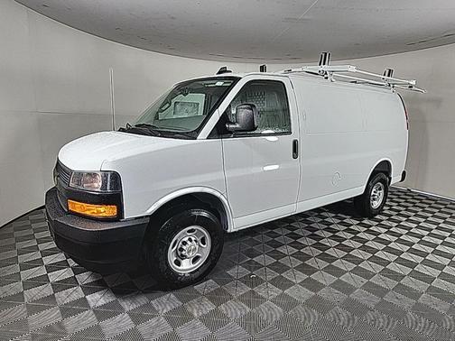 Summit White 2025 Chevrolet Express 3500 Work Van