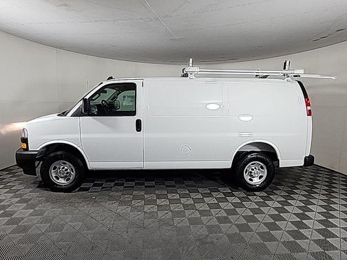 Summit White 2025 Chevrolet Express 3500 Work Van