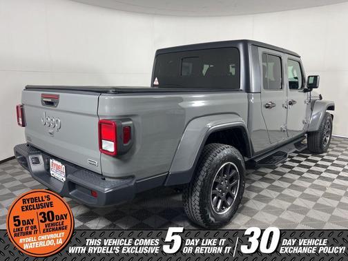 Sting Gray Clearcoat 2022 Jeep Gladiator Overland