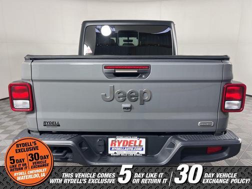 Sting Gray Clearcoat 2022 Jeep Gladiator Overland