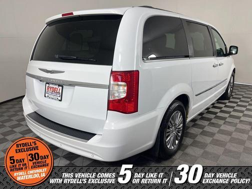 Bright White Clearcoat 2014 Chrysler Town & Country Touring-L