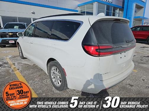 2022 Chrysler Pacifica Touring-L