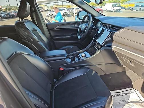 2024 Jeep Grand Cherokee L Laredo