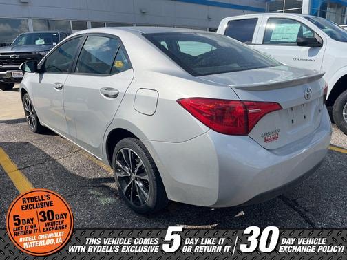 Classic Silver Metallic 2017 Toyota Corolla SE