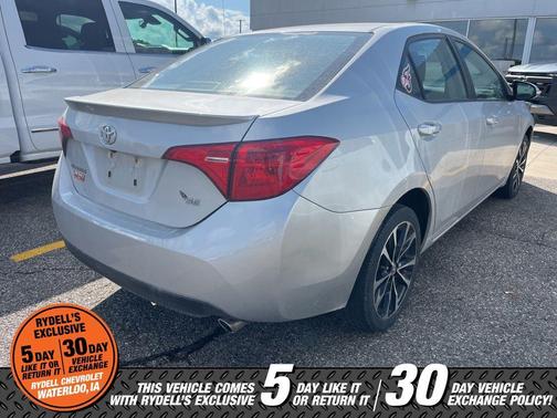 Classic Silver Metallic 2017 Toyota Corolla SE