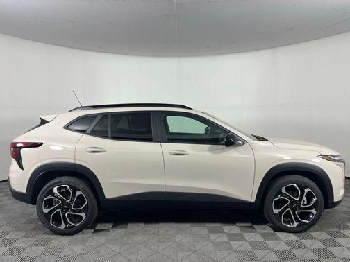 White Sand 2026 Chevrolet Trax 2RS