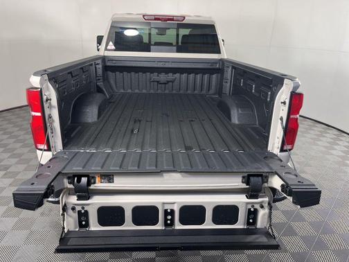 White Sand 2026 Chevrolet Silverado 2500 ZR2