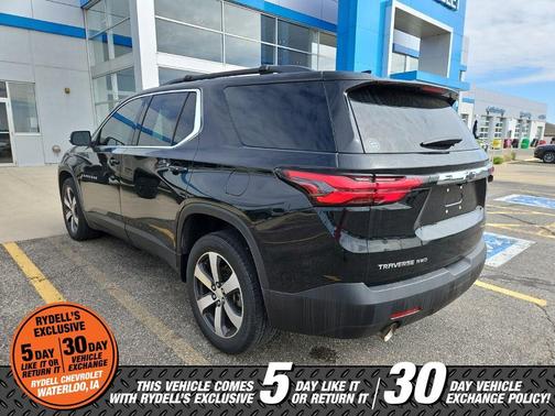Mosaic Black Metallic 2023 Chevrolet Traverse LT Leather