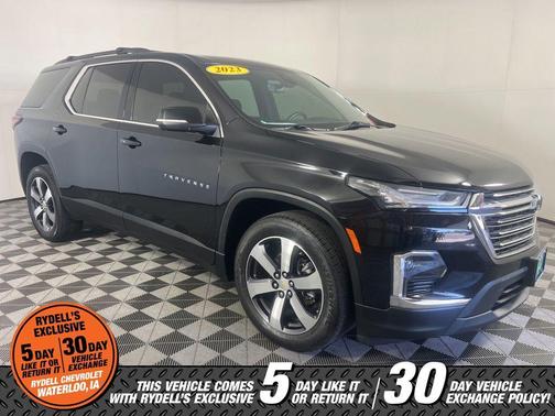 Mosaic Black Metallic 2023 Chevrolet Traverse LT Leather