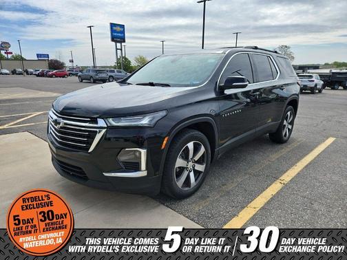 Mosaic Black Metallic 2023 Chevrolet Traverse LT Leather