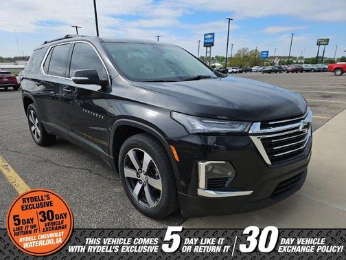 Mosaic Black Metallic 2023 Chevrolet Traverse LT Leather