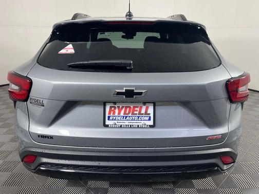 Sterling Gray Metallic 2026 Chevrolet Trax 2RS