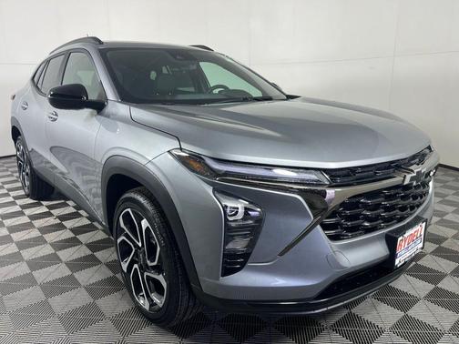 Sterling Gray Metallic 2026 Chevrolet Trax 2RS