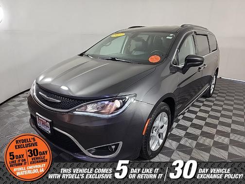 2017 Chrysler Pacifica Touring-L Plus