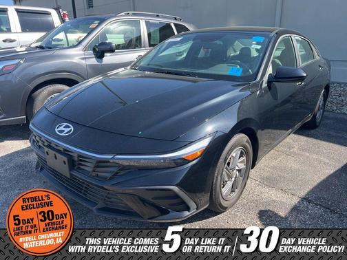 Black 2024 Hyundai ELANTRA SE