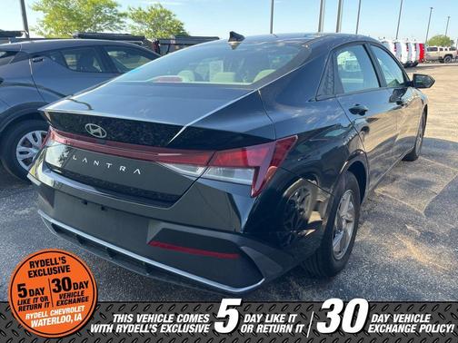 Black 2024 Hyundai ELANTRA SE