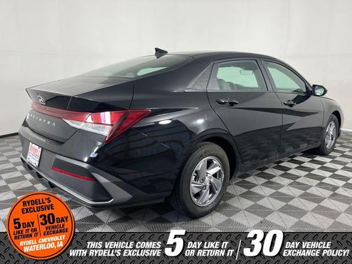 Black 2024 Hyundai ELANTRA SE