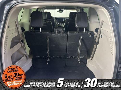 2023 Chrysler Pacifica Touring-L