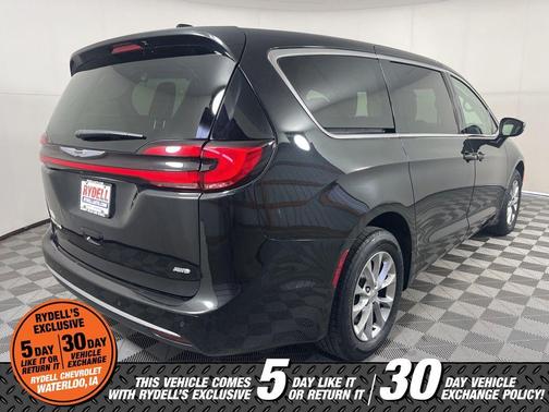 2023 Chrysler Pacifica Touring-L