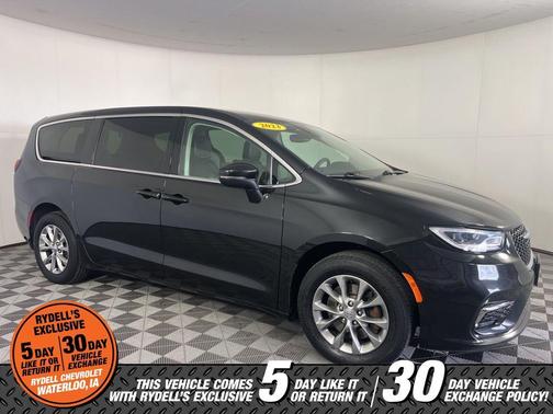 2023 Chrysler Pacifica Touring-L