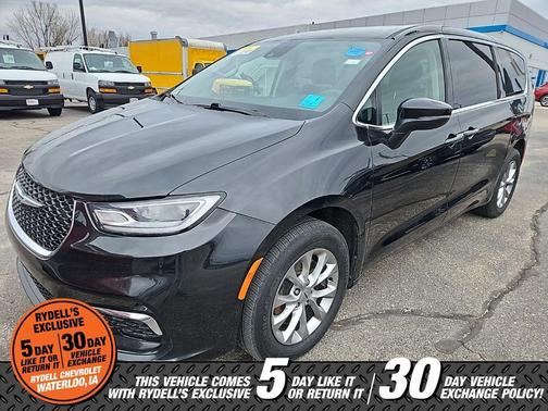 2023 Chrysler Pacifica Touring-L