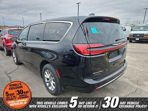 2023 Chrysler Pacifica Touring-L