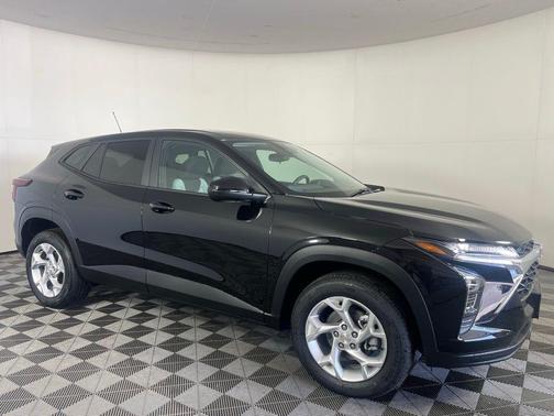 Mosaic Black Metallic 2026 Chevrolet Trax LS