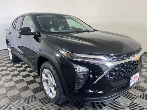 Mosaic Black Metallic 2026 Chevrolet Trax LS