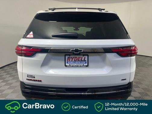 Iridescent Pearl Tricoat 2023 Chevrolet Traverse Premier